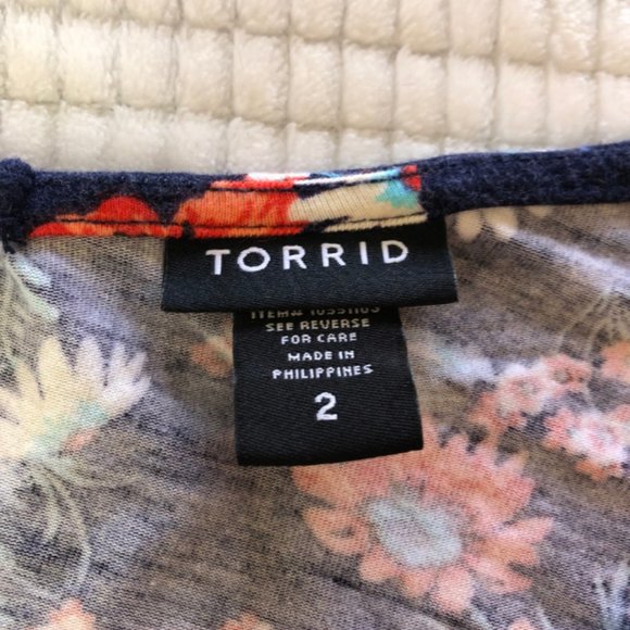 Torrid Navy Floral Crochet Trim Tank Top Size 2 - Picture 5 of 7